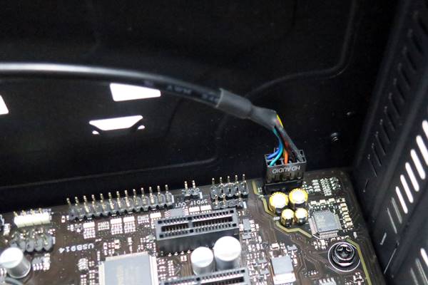 自作パソコン マザーボードに電源 オーディオコネクタを取りつける方法 Pcの鎖